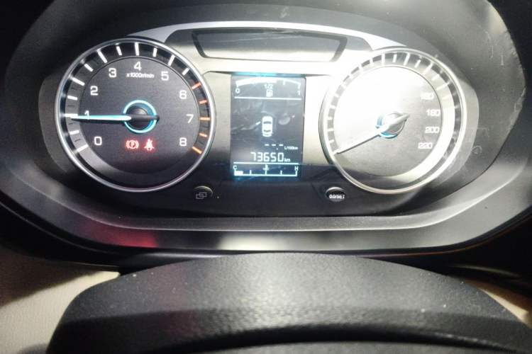 Used FAW Yingzhi 737 2015 1.5L Manual Deluxe Navigation Version Odometer Close Up