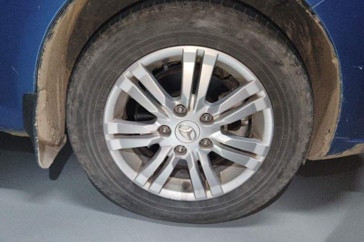 Used FAW Yingzhi 737 2015 1.5L Manual Deluxe Navigation Version Right Front Wheel Hub