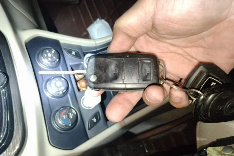 Used FAW Yingzhi 737 2015 1.5L Manual Deluxe Navigation Version Vehicle Key