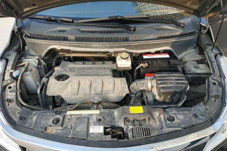 Used FAW Yingzhi 737 2015 1.5L Manual Deluxe Navigation Version Engine Bay