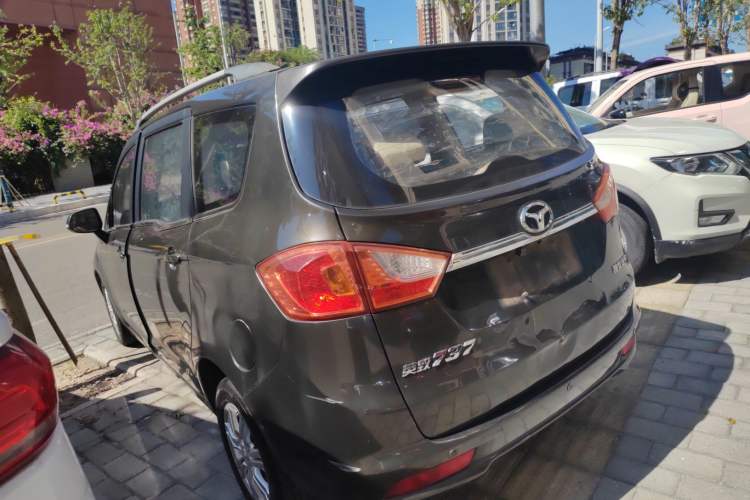 Used FAW Yingzhi 737 2015 1.5L Manual Deluxe Navigation Version Exterior 3