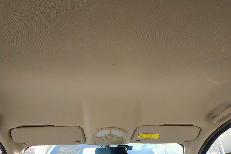 Used FAW Yingzhi 737 2015 1.5L Manual Deluxe Navigation Version Headliner