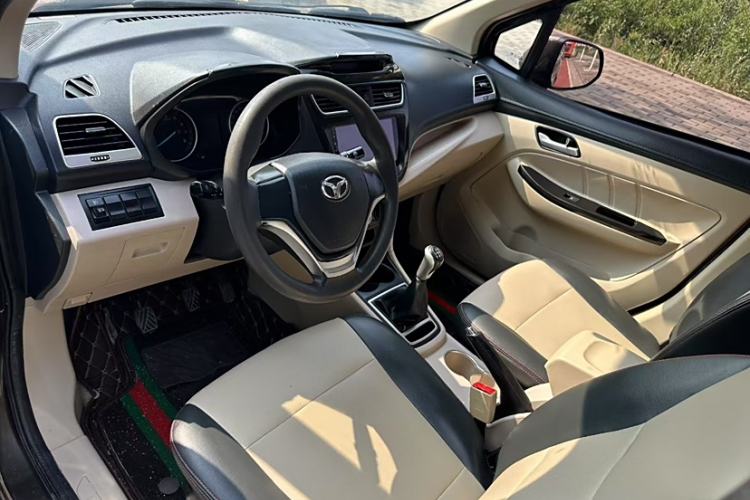 Used FAW Yingzhi 737 2015 1.5L Manual Comfort Model Interior 2