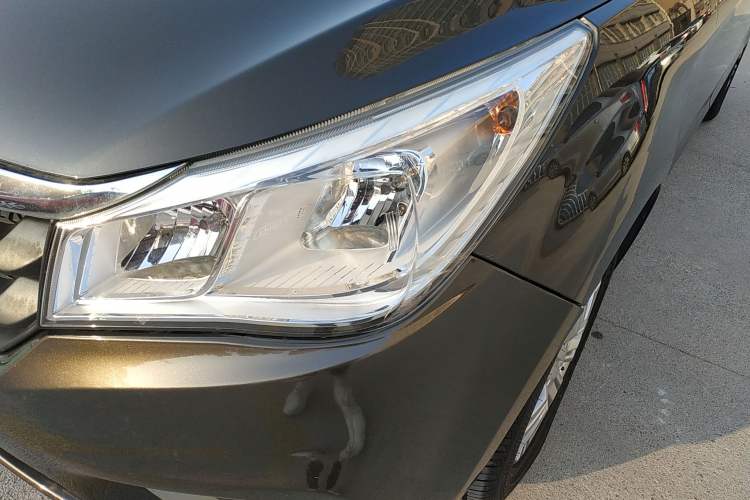 Used FAW Yingzhi 737 2015 1.5L Manual Deluxe Navigation Version Left Front Headlight