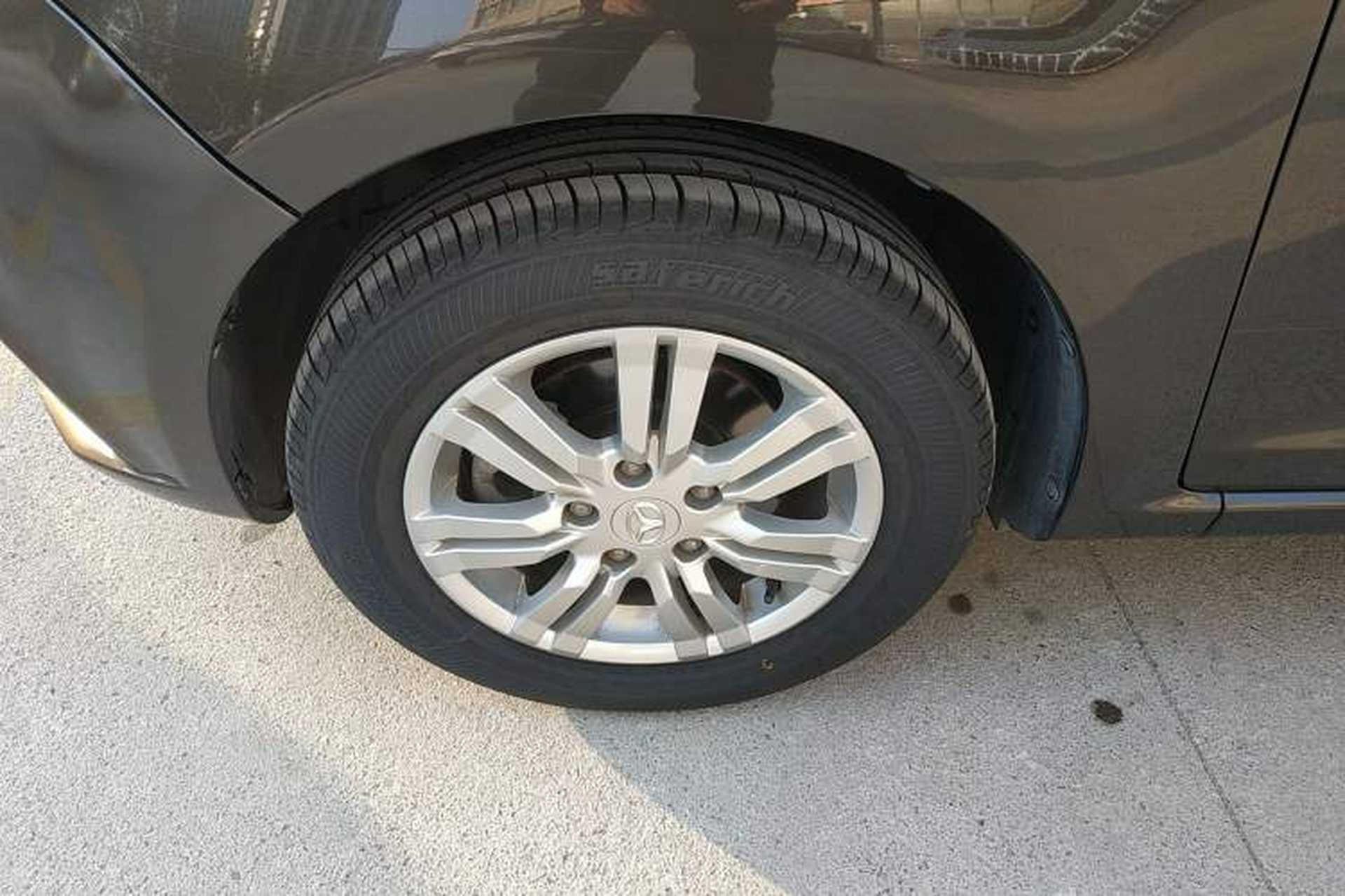 Used FAW Yingzhi 737 2015 1.5L Manual Deluxe Navigation Version Left Front Wheel Hub
