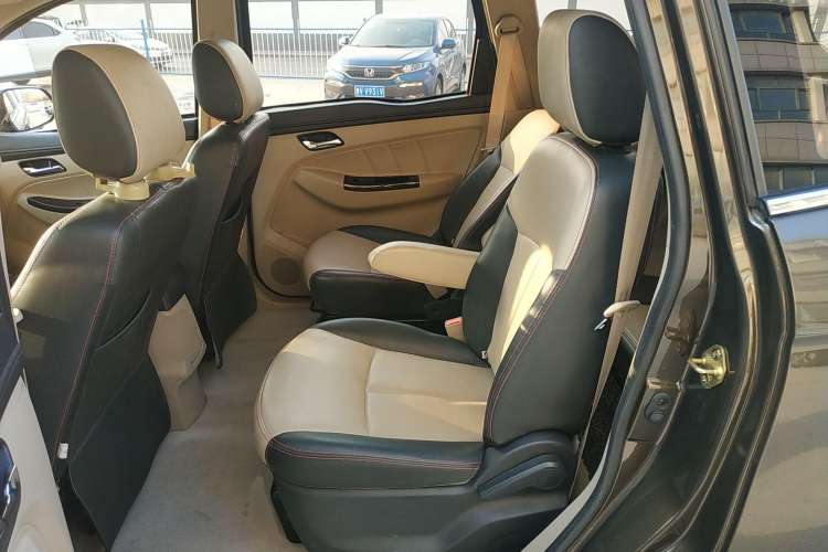 Used FAW Yingzhi 737 2015 1.5L Manual Deluxe Navigation Version Left Rear Seat
