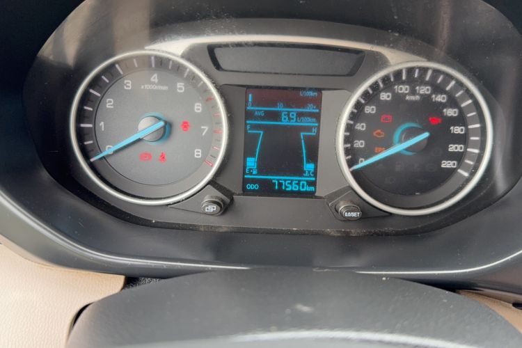 Used FAW Yingzhi 737 2015 1.5L Manual Comfort Model Odometer Close Up