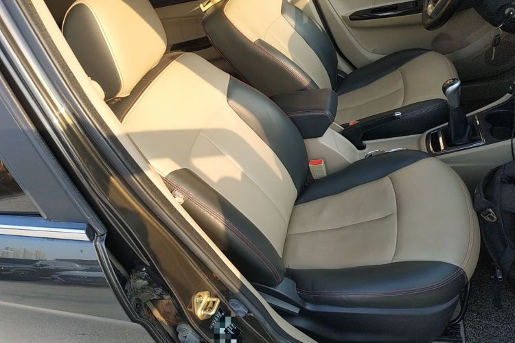 Used FAW Yingzhi 737 2015 1.5L Manual Deluxe Navigation Version Right Front Seat
