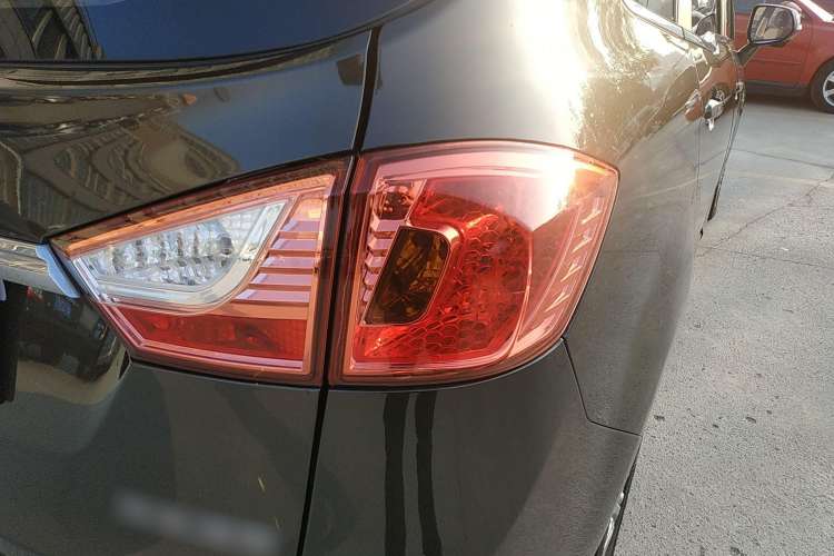 Used FAW Yingzhi 737 2015 1.5L Manual Deluxe Navigation Version Right Rear Taillight