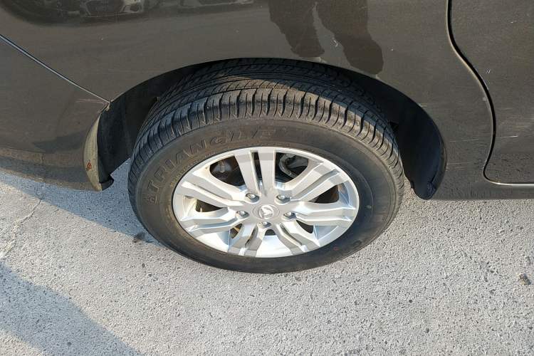 Used FAW Yingzhi 737 2015 1.5L Manual Deluxe Navigation Version Right Rear Wheel Hub