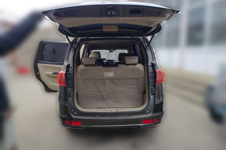 Used FAW Yingzhi 737 2015 1.5L Manual Deluxe Navigation Version Trunk