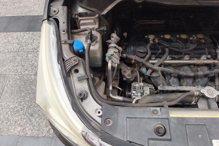 Used FAW Yingzhi 737 2015 1.5L Manual Elite Edition Engine Bay Right