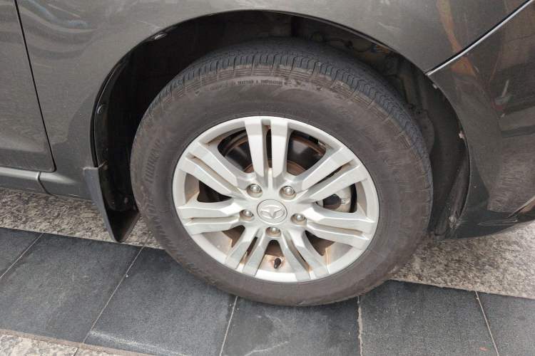 Used FAW Yingzhi 737 2015 1.5L Manual Elite Edition Right Front Wheel Hub