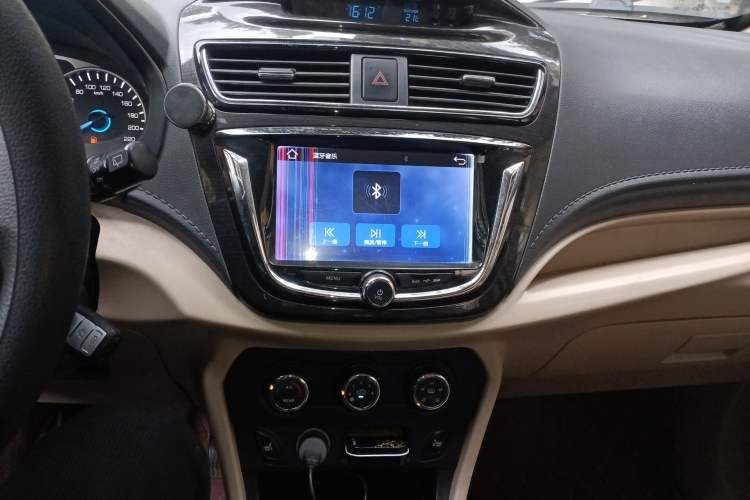 Used FAW Yingzhi 737 2015 1.5L Manual Deluxe Navigation Version Audio And AC Panel