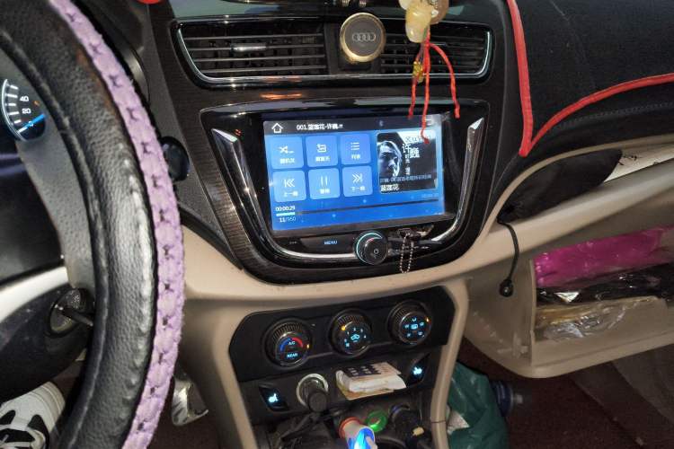 Used FAW Yingzhi 737 2015 1.5L Manual Deluxe Navigation Version Audio And AC Panel