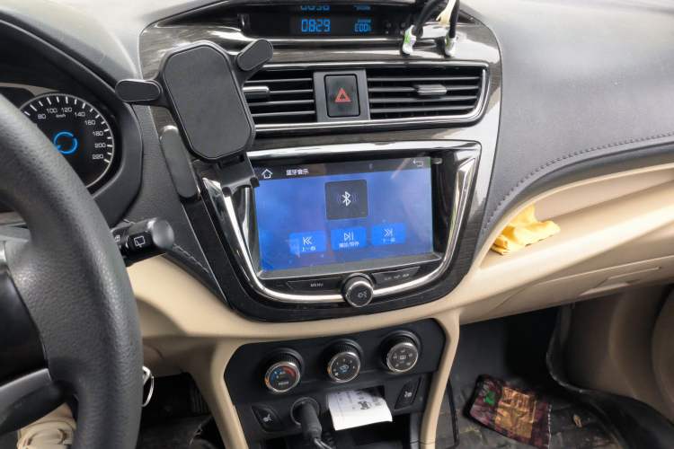 Used FAW Yingzhi 737 2015 1.5L Manual Deluxe Navigation Version Audio And AC Panel
