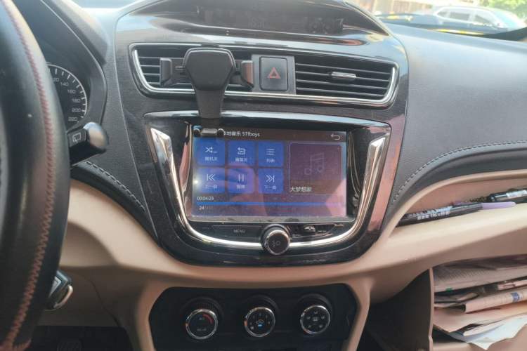 Used FAW Yingzhi 737 2015 1.5L Manual Deluxe Navigation Version Audio And AC Panel