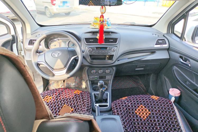 Used FAW Yingzhi 737 2015 1.5L Manual Comfort Model Center Console