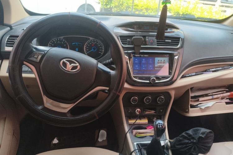 Used FAW Yingzhi 737 2015 1.5L Manual Deluxe Navigation Version Center Console