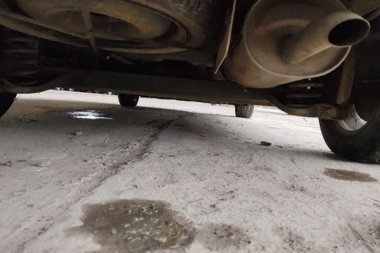 Used FAW Yingzhi 737 2015 1.5L Manual Deluxe Navigation Version Chassis Rear