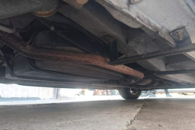 Used FAW Yingzhi 737 2015 1.5L Manual Deluxe Navigation Version Chassis Rear Right