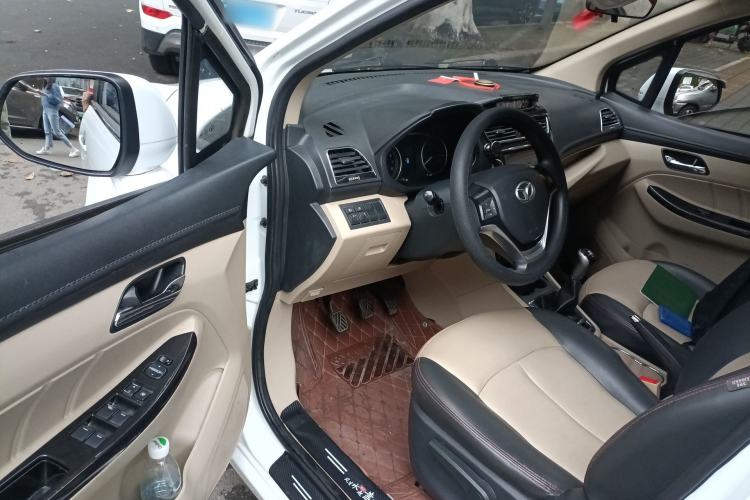 Used FAW Yingzhi 737 2015 1.5L Manual Deluxe Navigation Version Driver Seat