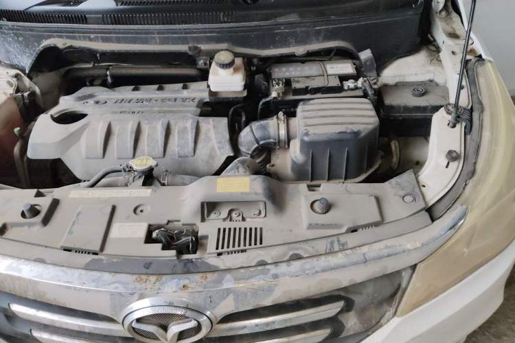 Used FAW Yingzhi 737 2015 1.5L Manual Deluxe Navigation Version Engine Bay Left