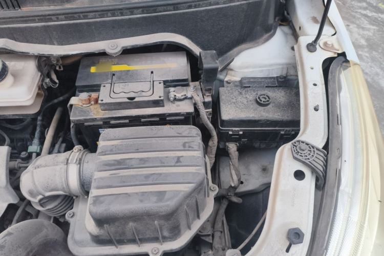 Used FAW Yingzhi 737 2015 1.5L Manual Deluxe Navigation Version Engine Bay Left