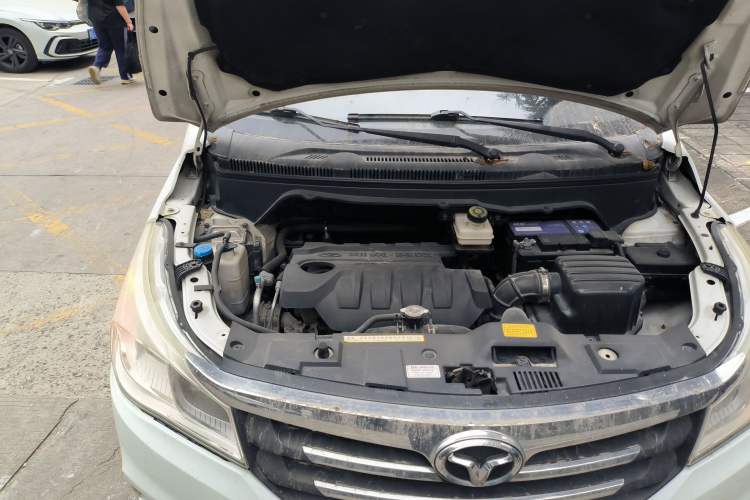 Used FAW Yingzhi 737 2015 1.5L Manual Deluxe Navigation Version Engine Bay Right
