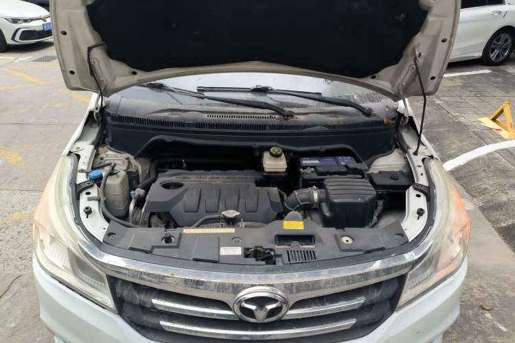 Used FAW Yingzhi 737 2015 1.5L Manual Deluxe Navigation Version Engine Bay