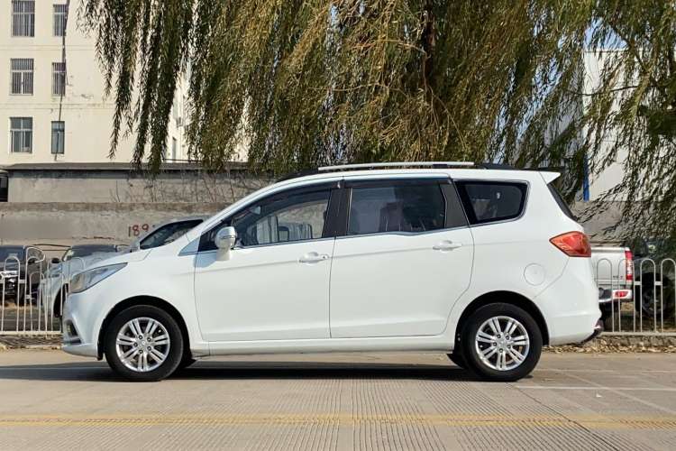 Used FAW Yingzhi 737 2015 1.5L Manual Deluxe Navigation Version Exterior 5