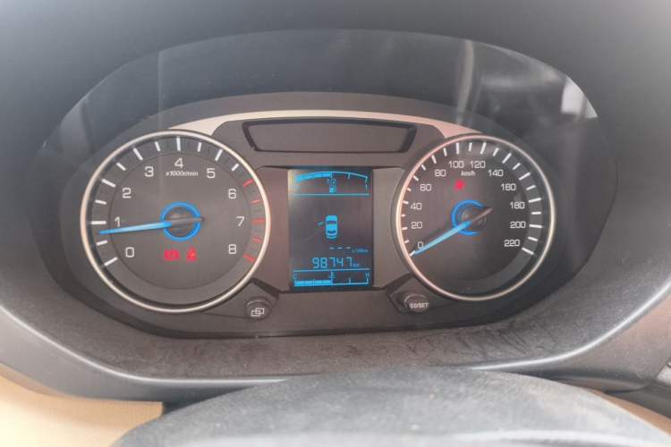 Used FAW Yingzhi 737 2015 1.5L Manual Deluxe Navigation Version Instrument Cluster