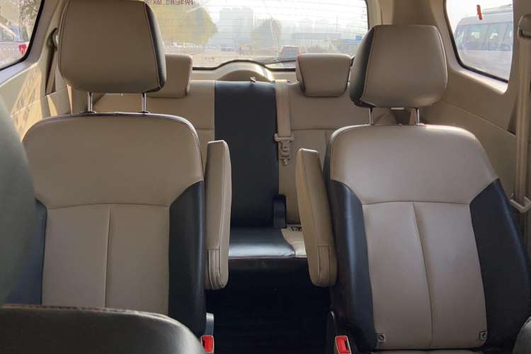 Used FAW Yingzhi 737 2015 1.5L Manual Deluxe Navigation Version Interior 4