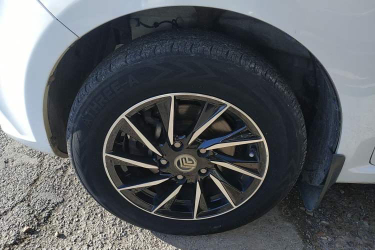 Used FAW Yingzhi 737 2015 1.5L Manual Comfort Model Left Front Wheel Hub