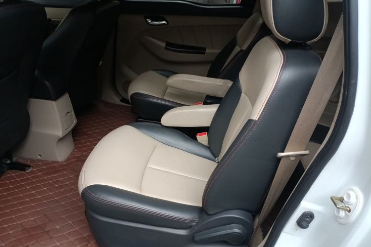 Used FAW Yingzhi 737 2015 1.5L Manual Deluxe Navigation Version Left Rear Seat