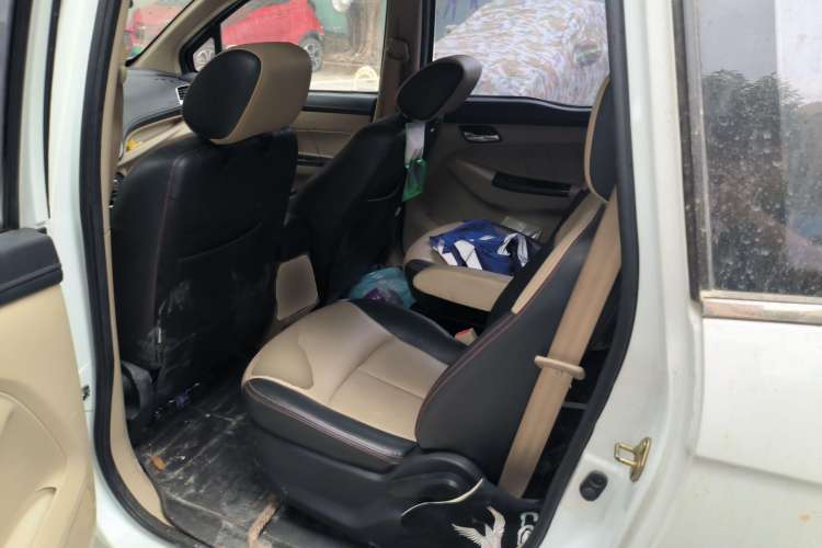 Used FAW Yingzhi 737 2015 1.5L Manual Deluxe Navigation Version Left Rear Seat