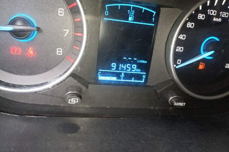 Used FAW Yingzhi 737 2015 1.5L Manual Deluxe Navigation Version Odometer Close Up