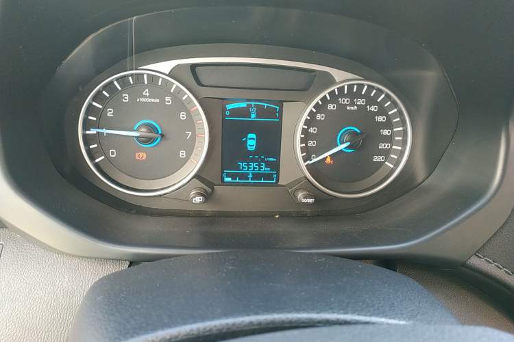 Used FAW Yingzhi 737 2015 1.5L Manual Comfort Model Odometer Close Up