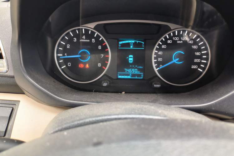Used FAW Yingzhi 737 2015 1.5L Manual Deluxe Navigation Version Odometer Close Up