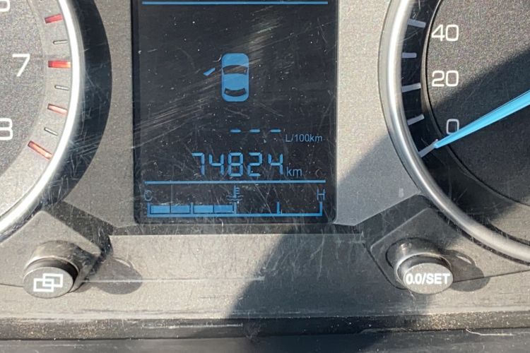 Used FAW Yingzhi 737 2015 1.5L Manual Deluxe Navigation Version Odometer Close Up