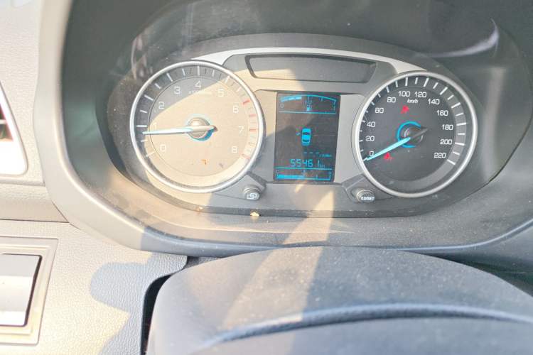 Used FAW Yingzhi 737 2015 1.5L Manual Comfort Model Odometer Close Up