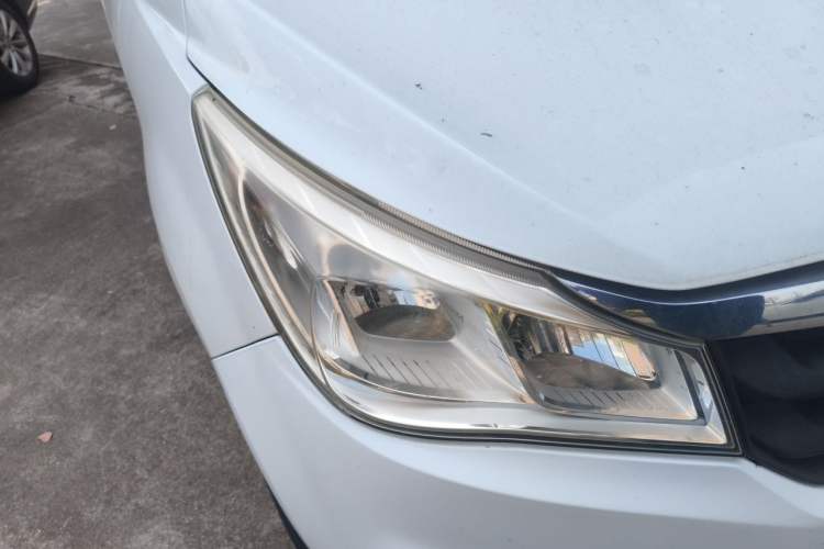 Used FAW Yingzhi 737 2015 1.5L Manual Deluxe Navigation Version Right Front Headlight