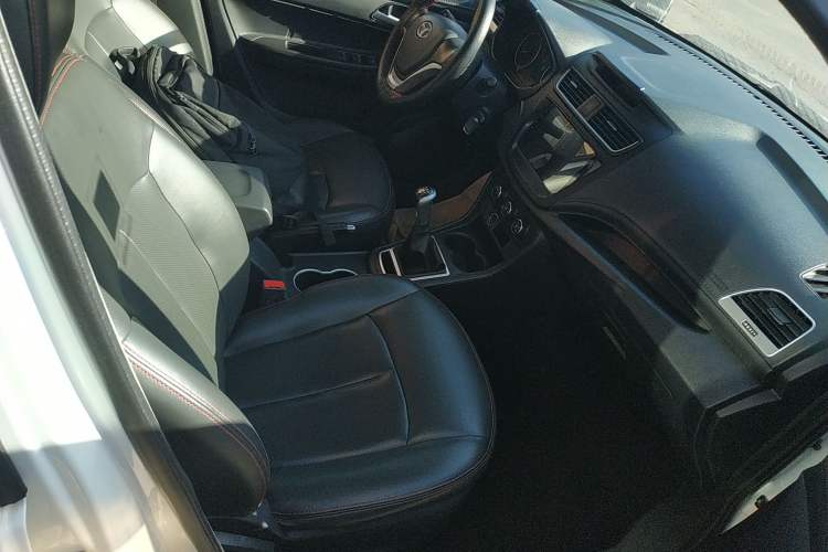 Used FAW Yingzhi 737 2015 1.5L Manual Comfort Model Right Front Seat