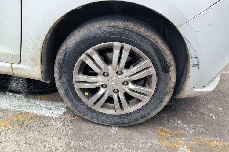 Used FAW Yingzhi 737 2015 1.5L Manual Deluxe Navigation Version Right Front Wheel Hub