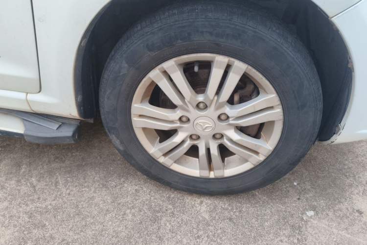 Used FAW Yingzhi 737 2015 1.5L Manual Deluxe Navigation Version Right Front Wheel Hub