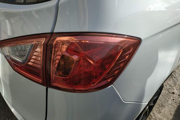 Used FAW Yingzhi 737 2015 1.5L Manual Comfort Model Right Rear Taillight