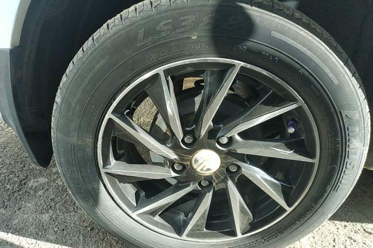Used FAW Yingzhi 737 2015 1.5L Manual Comfort Model Right Rear Wheel Hub