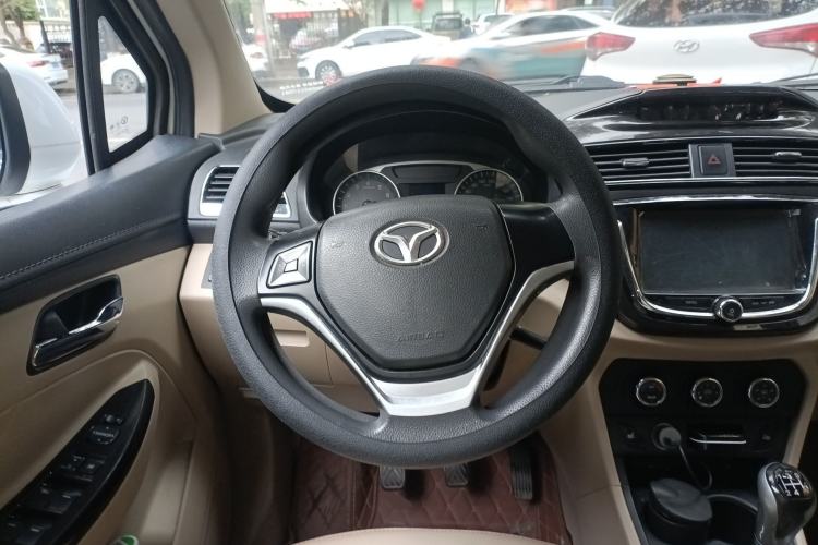 Used FAW Yingzhi 737 2015 1.5L Manual Deluxe Navigation Version Steering Wheel