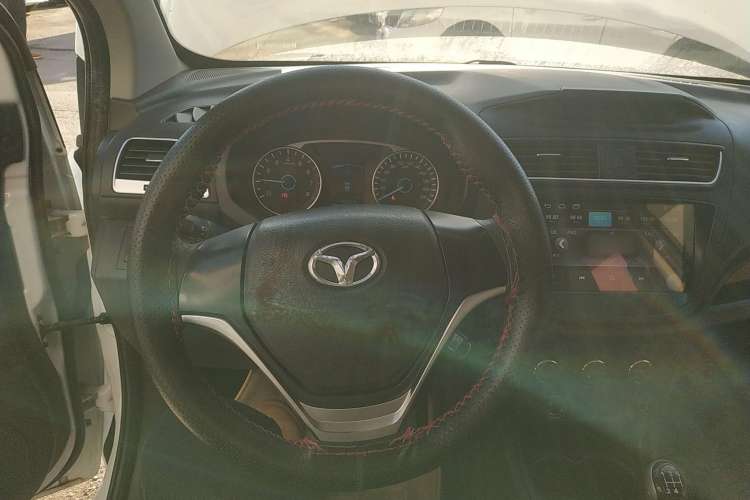 Used FAW Yingzhi 737 2015 1.5L Manual Comfort Model Steering Wheel