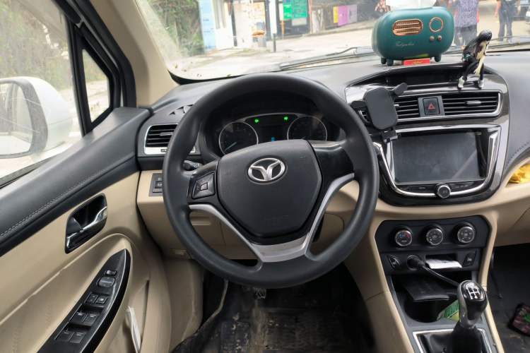 Used FAW Yingzhi 737 2015 1.5L Manual Deluxe Navigation Version Steering Wheel